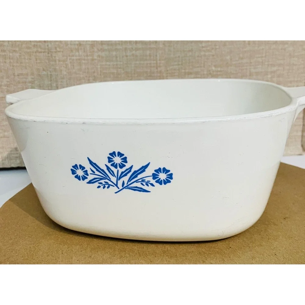 Corning Ware Casserole Dish  2.5 QT White Excellent Cornflower Blue P-2 1/2